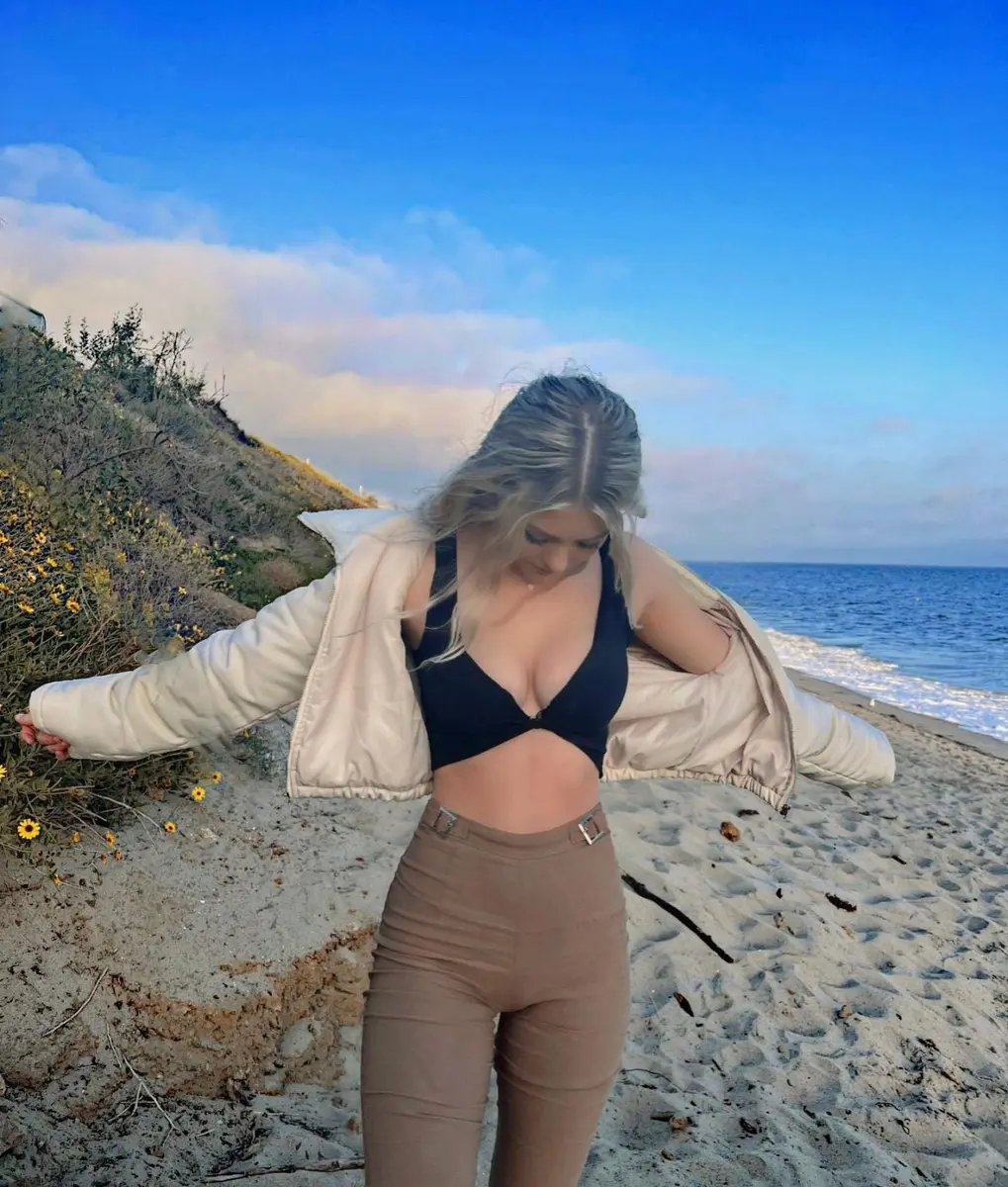Zoé  escort in Dubai